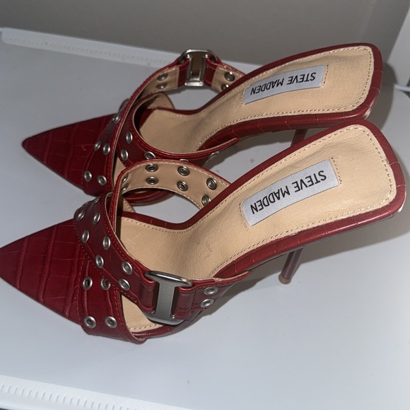 Red Steve Madden heels - Picture 2 of 2